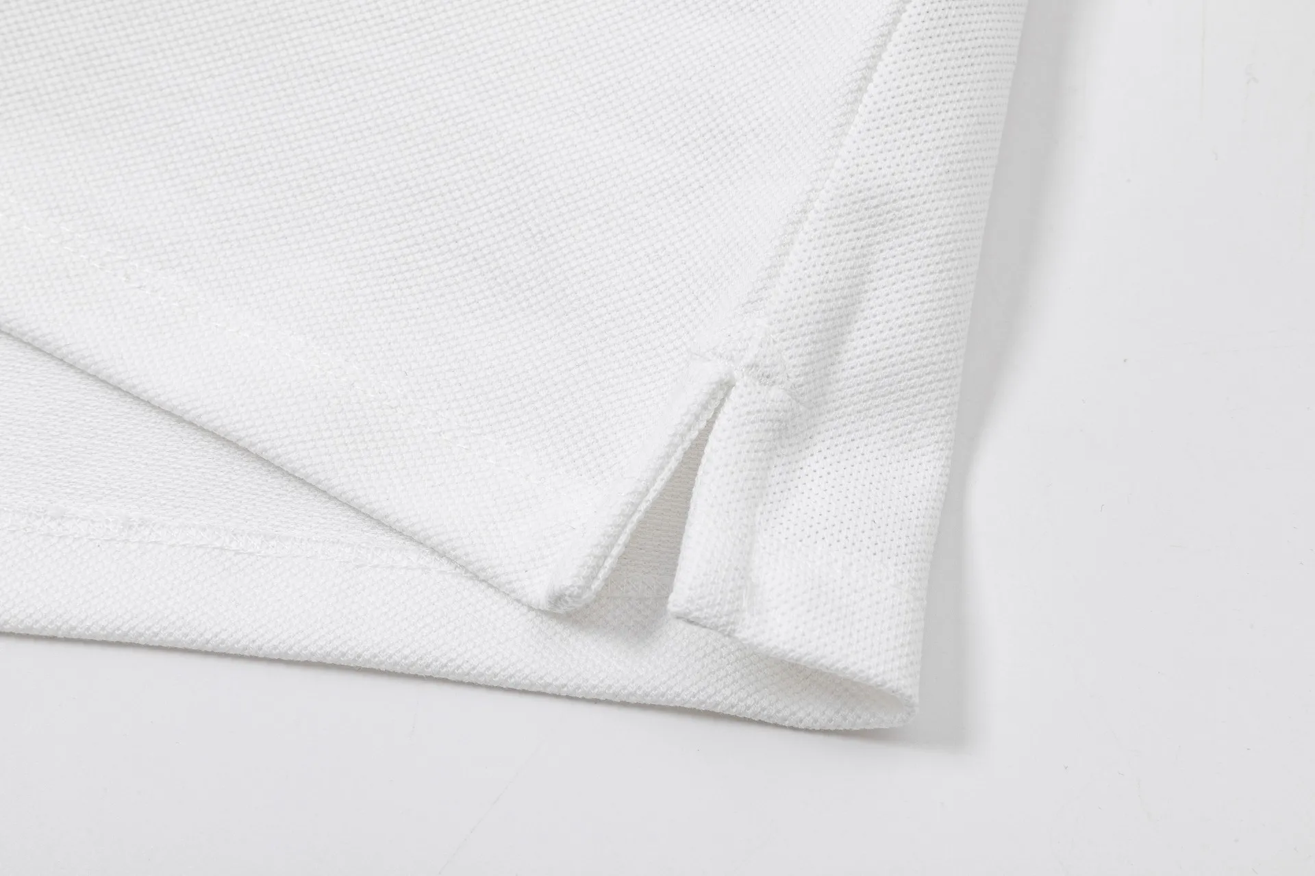 BURBERRYZ POLO Polo ， 。Size ， Size。 Polo ， ， 。 ， 、 （EKD） Burberry 。 – – – Burberry – ：Black White Size：MLXLXXL